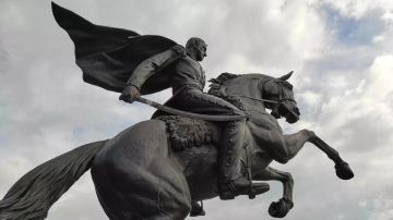 1 ноября. 1812. Русский отряд Петра Котляревского (2 тыс.) на реке Аракс сокрушил персидскую армию (20 тыс.), потеряв 28 (!) человек