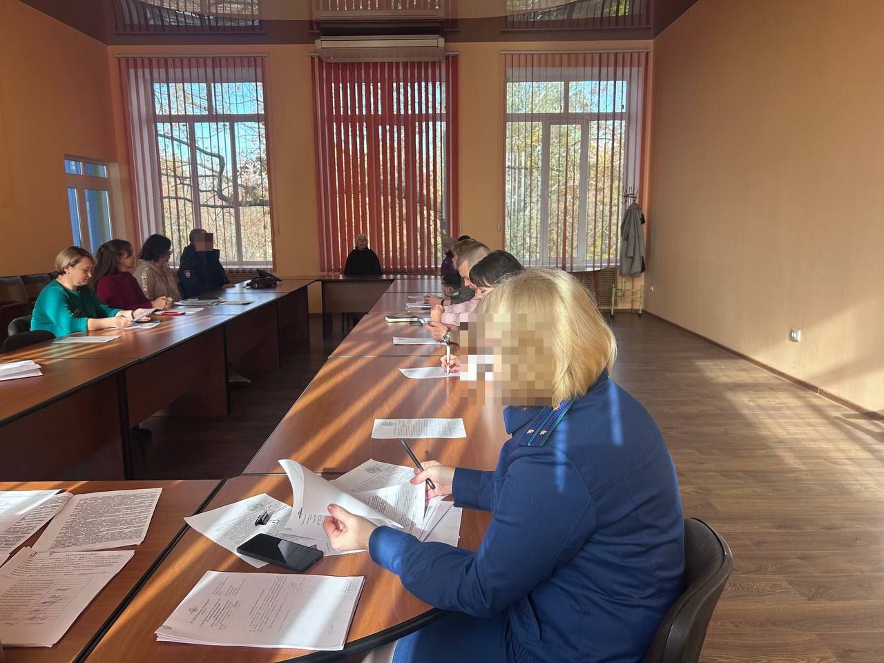 В пятницу, 31 октября, в малом зале администрации Приморского муниципального округа состоялось очередное заседание комиссии по делам несовершеннолетних и защите их прав, которое провела заместитель комиссии Анастасия Ельцова В пятницу, 31 октября, в малом зале администрации Приморского муниципального округа состоялось очередное заседание комиссии по делам несовершеннолетних и защите их прав, которое провела заместитель комиссии Анастасия Ельцова