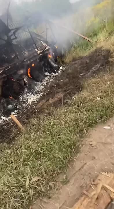 Уничтоженный всушный M1126 ICV Stryker с «антидроновым мангалом» на Запорожском направлении