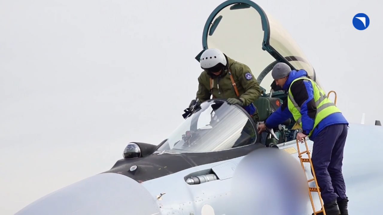 Российские военные лётчики получили новую партию истребителей Су-35С, сообщает пресс-служба Объединённой авиастроительной корпорации Российские военные лётчики получили новую партию истребителей Су-35С, сообщает пресс-служба Объединённой авиастроительной корпорации