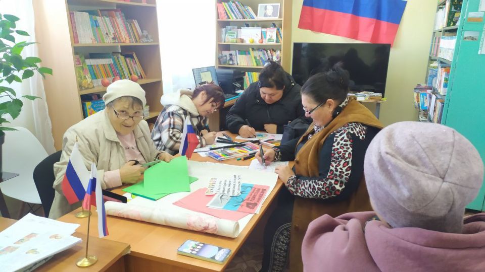 Родина и Единство... Глубокий смысл заложен в этих словах. И пусть в разные годы этот день носил разные названия,. суть всегда неизменна: это праздник добра и заботы о людях, гражданского мира и согласия на основе закона и... Родина и Единство... Глубокий смысл заложен в этих словах. И пусть в разные годы этот день носил разные названия,. суть всегда неизменна: это праздник добра и заботы о людях, гражданского мира и согласия на основе закона и...