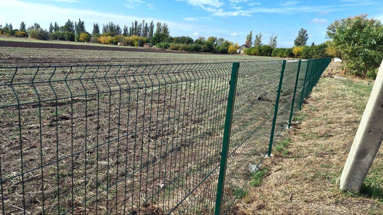 Дагестан помог отремонтировать ограждение школе в Запорожской области