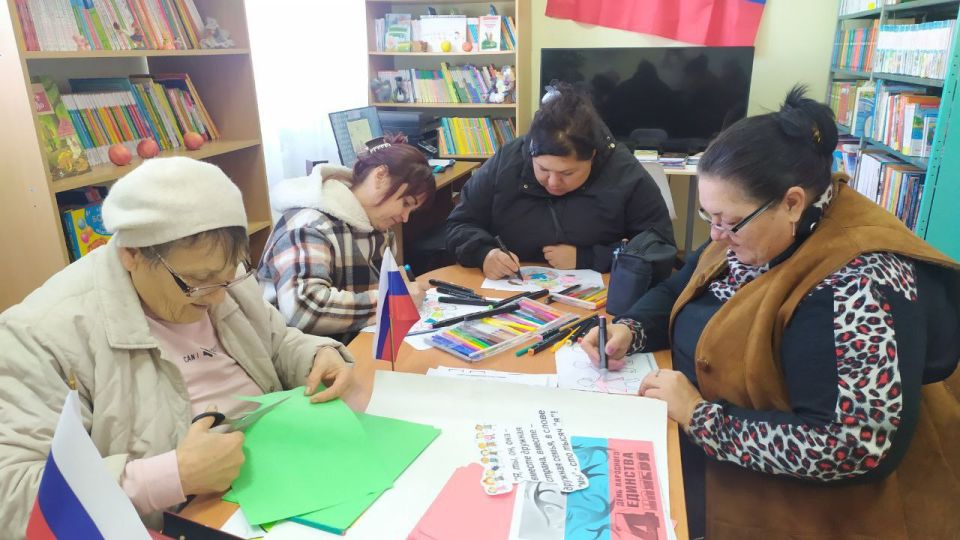 Родина и Единство... Глубокий смысл заложен в этих словах. И пусть в разные годы этот день носил разные названия,. суть всегда неизменна: это праздник добра и заботы о людях, гражданского мира и согласия на основе закона и... Родина и Единство... Глубокий смысл заложен в этих словах. И пусть в разные годы этот день носил разные названия,. суть всегда неизменна: это праздник добра и заботы о людях, гражданского мира и согласия на основе закона и...