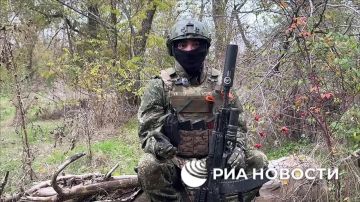 Раненый боец "Востока" спас двух сослуживцев на запорожском направлении, рассказал РИА Новости стрелок группировки войск "Восток" с позывным "Куба"