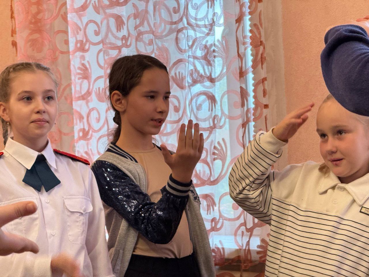 Сегодня в нашем Приазовском Доме Культуры прошло вокальное занятие, посвященное Дню народного единства Сегодня в нашем Приазовском Доме Культуры прошло вокальное занятие, посвященное Дню народного единства