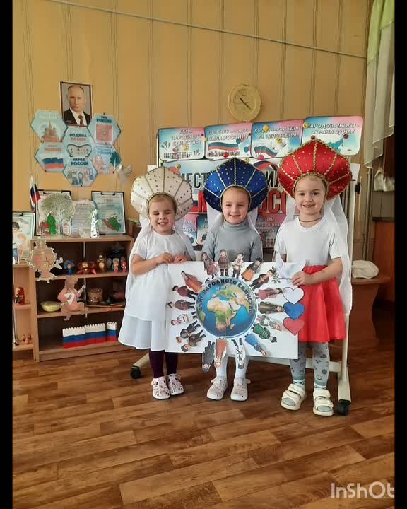 Заместитель председателя участковой избирательной комиссии № 55 (в составе территориальной избирательной комиссии № 2) подготовил особенный подарок ко Дню народного единства! В честь этого важного праздника был создан...