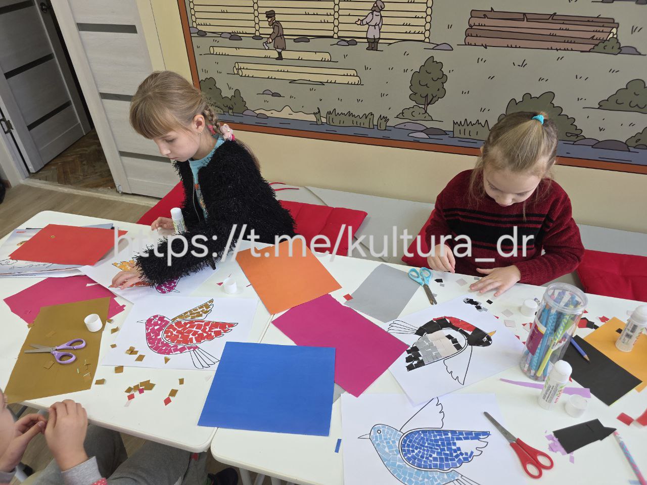 Сегодня в Детском музейном центре ДК "Горняк" прошло увлекательное занятие старшей группы прикладного и декоративного творчества "Лисёнки"! Сегодня в Детском музейном центре ДК "Горняк" прошло увлекательное занятие старшей группы прикладного и декоративного творчества "Лисёнки"!