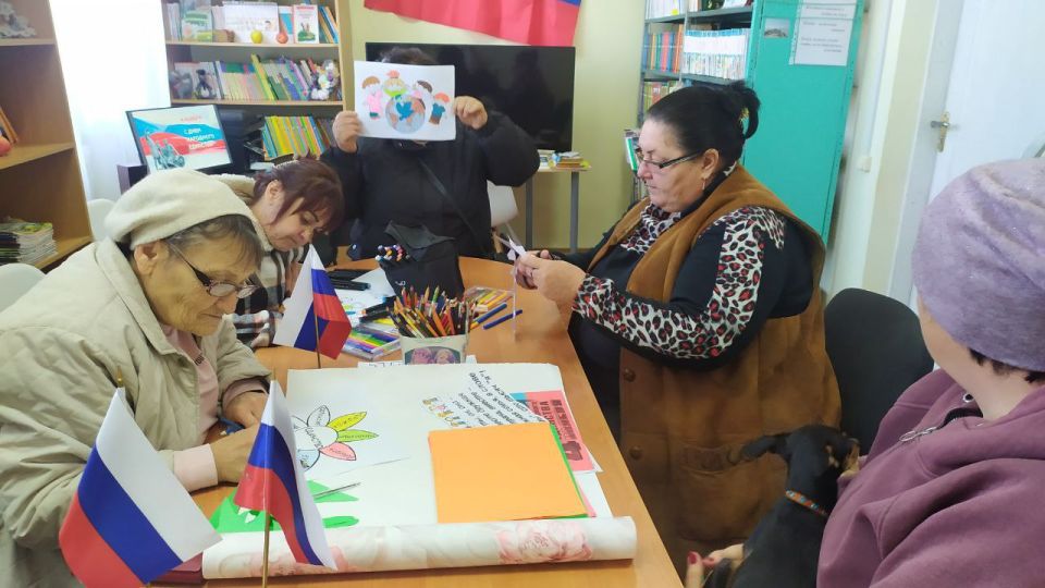 Родина и Единство... Глубокий смысл заложен в этих словах. И пусть в разные годы этот день носил разные названия,. суть всегда неизменна: это праздник добра и заботы о людях, гражданского мира и согласия на основе закона и... Родина и Единство... Глубокий смысл заложен в этих словах. И пусть в разные годы этот день носил разные названия,. суть всегда неизменна: это праздник добра и заботы о людях, гражданского мира и согласия на основе закона и...