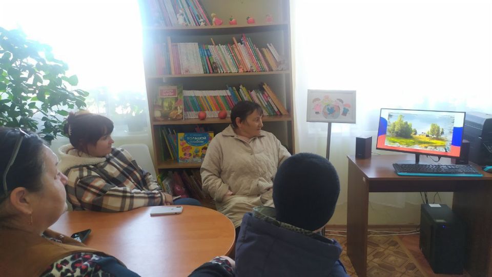 Родина и Единство... Глубокий смысл заложен в этих словах. И пусть в разные годы этот день носил разные названия,. суть всегда неизменна: это праздник добра и заботы о людях, гражданского мира и согласия на основе закона и... Родина и Единство... Глубокий смысл заложен в этих словах. И пусть в разные годы этот день носил разные названия,. суть всегда неизменна: это праздник добра и заботы о людях, гражданского мира и согласия на основе закона и...