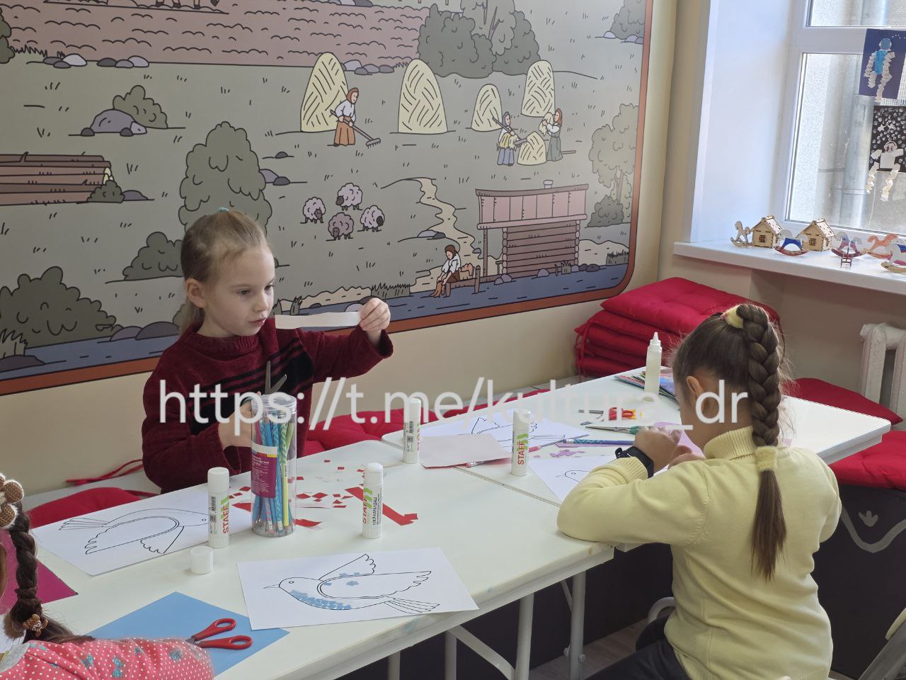 Сегодня в Детском музейном центре ДК "Горняк" прошло увлекательное занятие старшей группы прикладного и декоративного творчества "Лисёнки"! Сегодня в Детском музейном центре ДК "Горняк" прошло увлекательное занятие старшей группы прикладного и декоративного творчества "Лисёнки"!