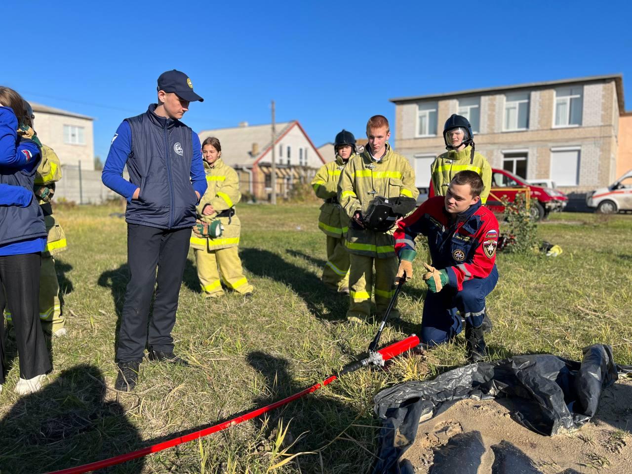 Совершенствуем навыки. В Ресурсном центре Запорожского регионального отделения ВСКС на базе АГПУ в Бердянске состоялось занятие для Школьного спасательного отряда «Сириус» Бердянского государственного лицея Юных спасателей... Совершенствуем навыки. В Ресурсном центре Запорожского регионального отделения ВСКС на базе АГПУ в Бердянске состоялось занятие для Школьного спасательного отряда «Сириус» Бердянского государственного лицея Юных спасателей...