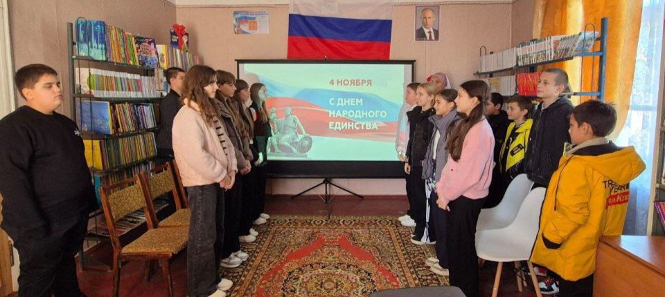 Мы едины. В Богдановской сельской библиотеке прошло патриотическое мероприятие ко Дню народного единства под названием "Мы едины" Мы едины. В Богдановской сельской библиотеке прошло патриотическое мероприятие ко Дню народного единства под названием "Мы едины"