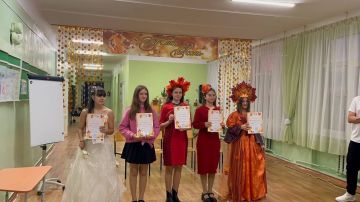 31 октября в ГБУ ОО ЗО "Инзовская СОШ" состоялся традиционный осенний праздник «Мисс Осень-2025», в котором приняли участие девчонки 7-11 классов