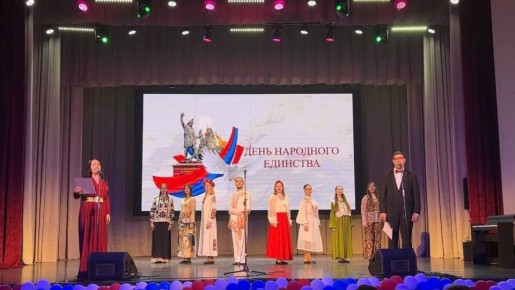 1 ноября по случаю празднования Дня народного единства во Дворце культуры Железнодорожников прошел торжественный концерт для работников и пенсионеров Мелитополь-Херсонского филиала ФГУП "ЖДН"