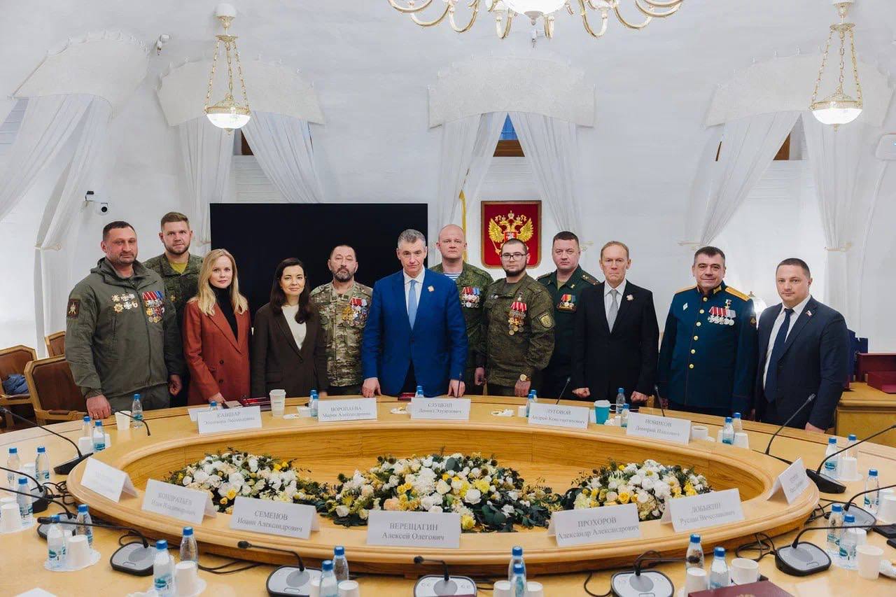 В Москве состоялась встреча Председателя ЛДПР Леонида Слуцкого с руководством добровольческой разведывательно-штурмовой бригады имени Святого Благоверного князя Александра Невского, приуроченная к трёхлетию её создания