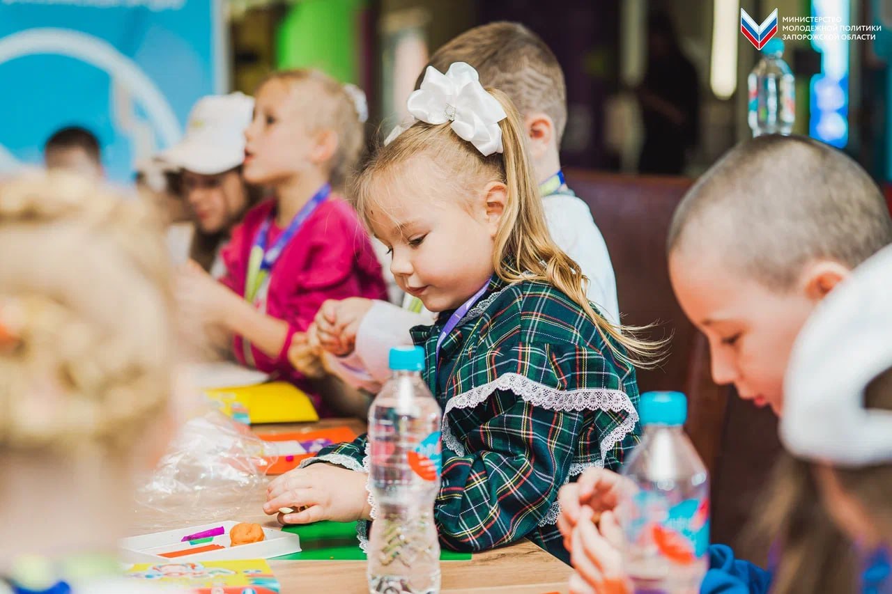 В Мелитополе состоялось праздничное мероприятие для активистов Центра «Молодая семья» В Мелитополе состоялось праздничное мероприятие для активистов Центра «Молодая семья»