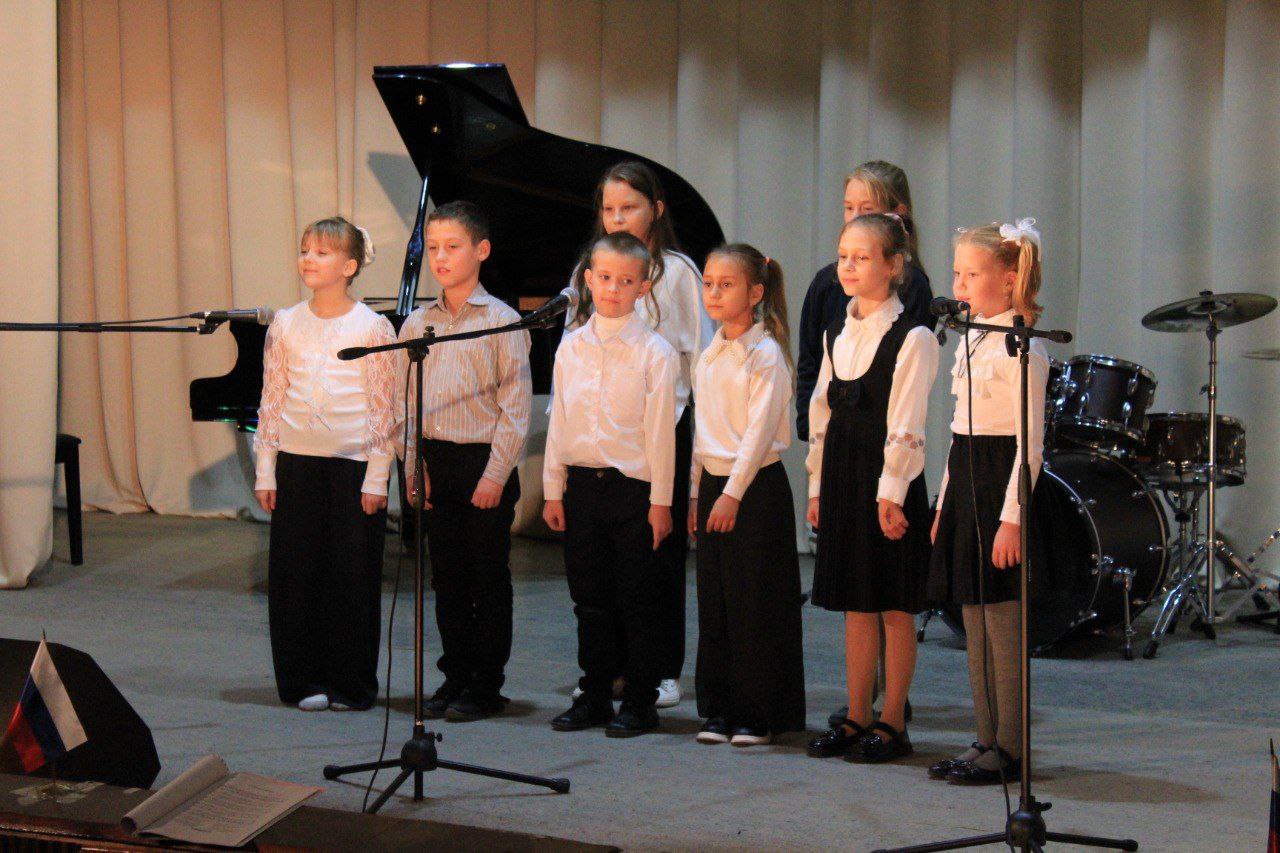 В Токмакской детской школе искусств прошел замечательный концерт, посвященный Дню народного единства, который мы отмечаем 4 ноября В Токмакской детской школе искусств прошел замечательный концерт, посвященный Дню народного единства, который мы отмечаем 4 ноября