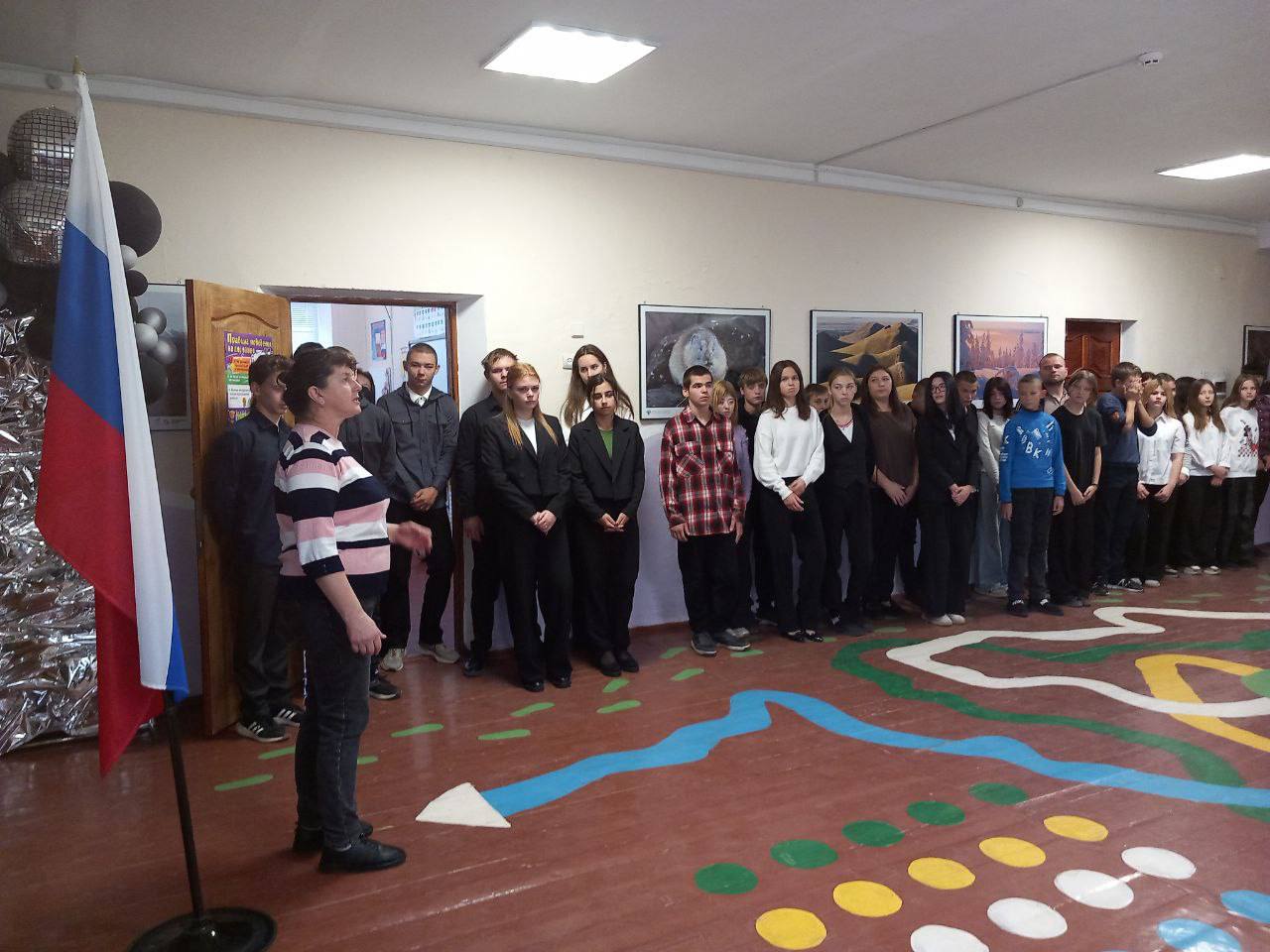 В Весёловском районе члены УИК №577 с. Весёлое (ТИК №18) провели в ГБУ ОО ЗО «Весёловская СОШ №52» мероприятие по повышению правовой культуры для будущих избирателей «Сегодня ученик – завтра избиратель!»