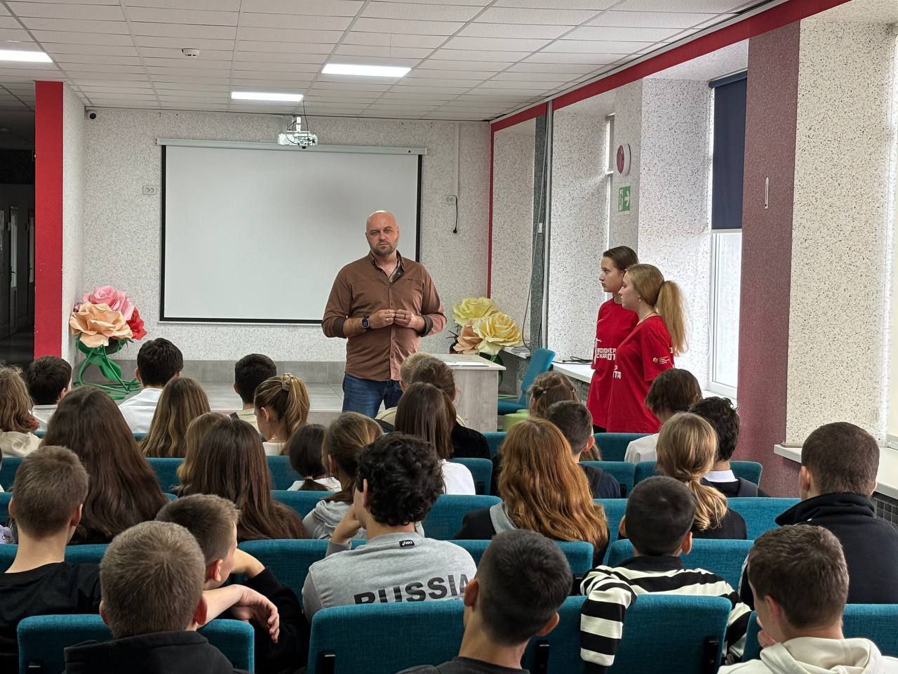 Руководитель Запорожского областного отделения ВООВ «БОЕВОЕ БРАТСТВО» провёл урок мужества для учеников ГБУ ОО ЗО «СОШ №8 им. дважды Героя Советского Союза Петрова В. С.» г. Мелитополь