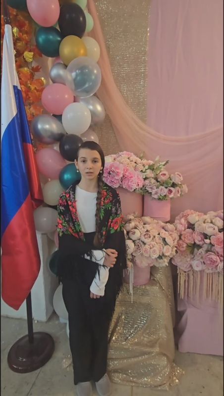 Ребята из клуба " Патриот" Надеждинского сельского Дома культуры, поздравляют Всех с Днем народного единства!