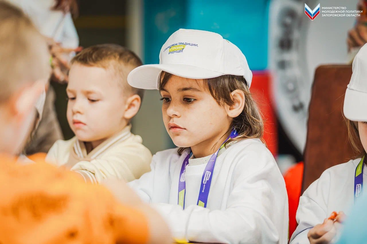 В Мелитополе состоялось праздничное мероприятие для активистов Центра «Молодая семья» В Мелитополе состоялось праздничное мероприятие для активистов Центра «Молодая семья»