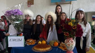 В Константиновской школе № 2 имени Героя Советского Союза П. Т. Одинца в честь Дня Народного Единства прошла ярмарка национальностей