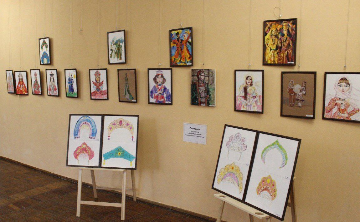 В дополнение к концерту, посвященному Дню народного единства талантливые учащиеся художественного отделения Токмакской детской школы искусств, подготовили удивительные работы для выставки рисунков! В дополнение к концерту, посвященному Дню народного единства талантливые учащиеся художественного отделения Токмакской детской школы искусств, подготовили удивительные работы для выставки рисунков!