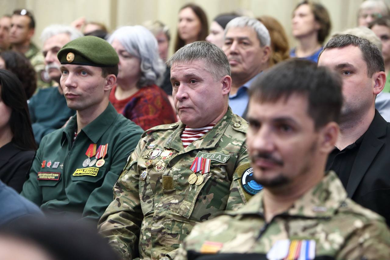 Сотрудники филиалов фонда «Защитники Отечества» по всей стране знакомят ветеранов спецоперации и членов их семей с полагающимися им мерами поддержки Сотрудники филиалов фонда «Защитники Отечества» по всей стране знакомят ветеранов спецоперации и членов их семей с полагающимися им мерами поддержки