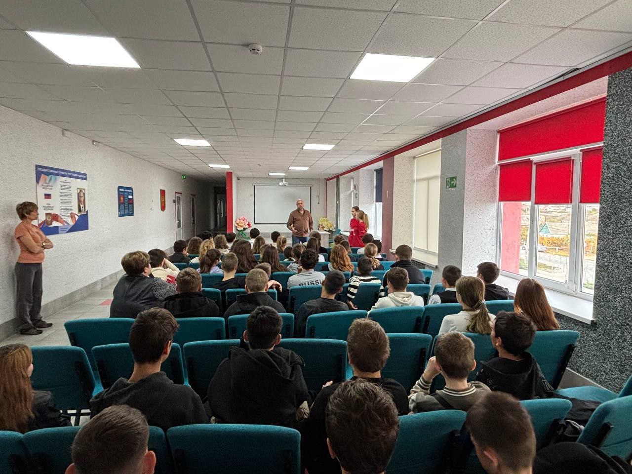 Руководитель Запорожского областного отделения ВООВ «БОЕВОЕ БРАТСТВО» провёл урок мужества для учеников ГБУ ОО ЗО «СОШ №8 им. дважды Героя Советского Союза Петрова В. С.» г. Мелитополь Руководитель Запорожского областного отделения ВООВ «БОЕВОЕ БРАТСТВО» провёл урок мужества для учеников ГБУ ОО ЗО «СОШ №8 им. дважды Героя Советского Союза Петрова В. С.» г. Мелитополь