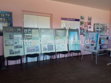 В Златопольском сельском клубе отметили День народного единства патриотической планшетной выставкой "Навеки с Россией"!