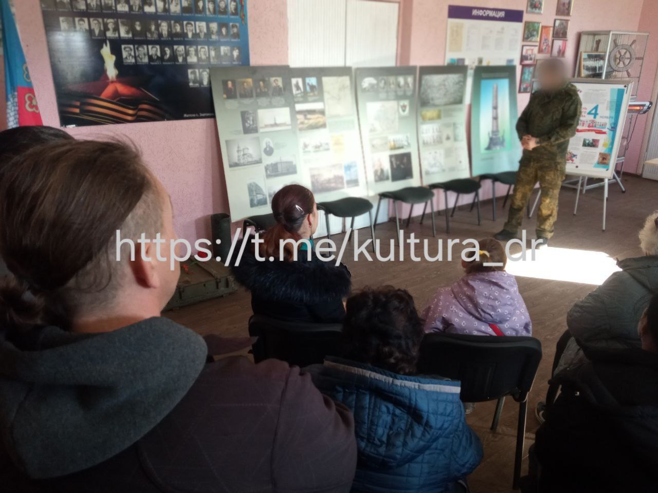 В Златопольском сельском клубе отметили День народного единства патриотической планшетной выставкой "Навеки с Россией"! В Златопольском сельском клубе отметили День народного единства патриотической планшетной выставкой "Навеки с Россией"!