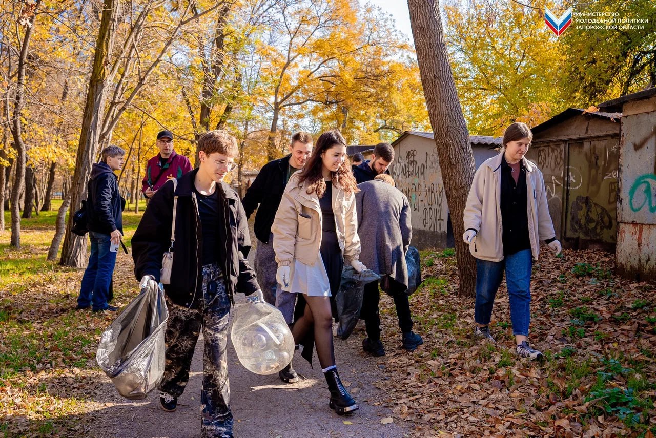 Акция «Экология вместе с семьями»: субботник в парке культуры и отдыха имени Горького Акция «Экология вместе с семьями»: субботник в парке культуры и отдыха имени Горького