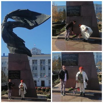 В честь Дня народного единства активисты ЛДПР возложили цветы у памятных мест, символизирующих историю и нерушимость российского духа