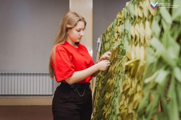 Всероссийская акция «Россия — семья семей»: плетение маскировочных сетей