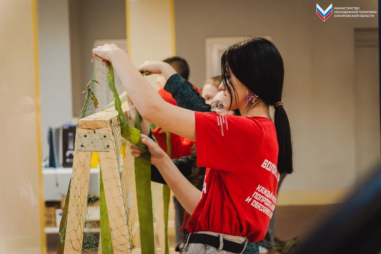 Всероссийская акция «Россия — семья семей»: плетение маскировочных сетей Всероссийская акция «Россия — семья семей»: плетение маскировочных сетей