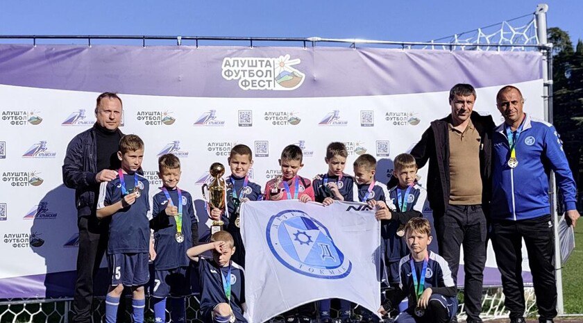 Футбольная команда из Токмака выиграла Серебряный кубок в Крыму