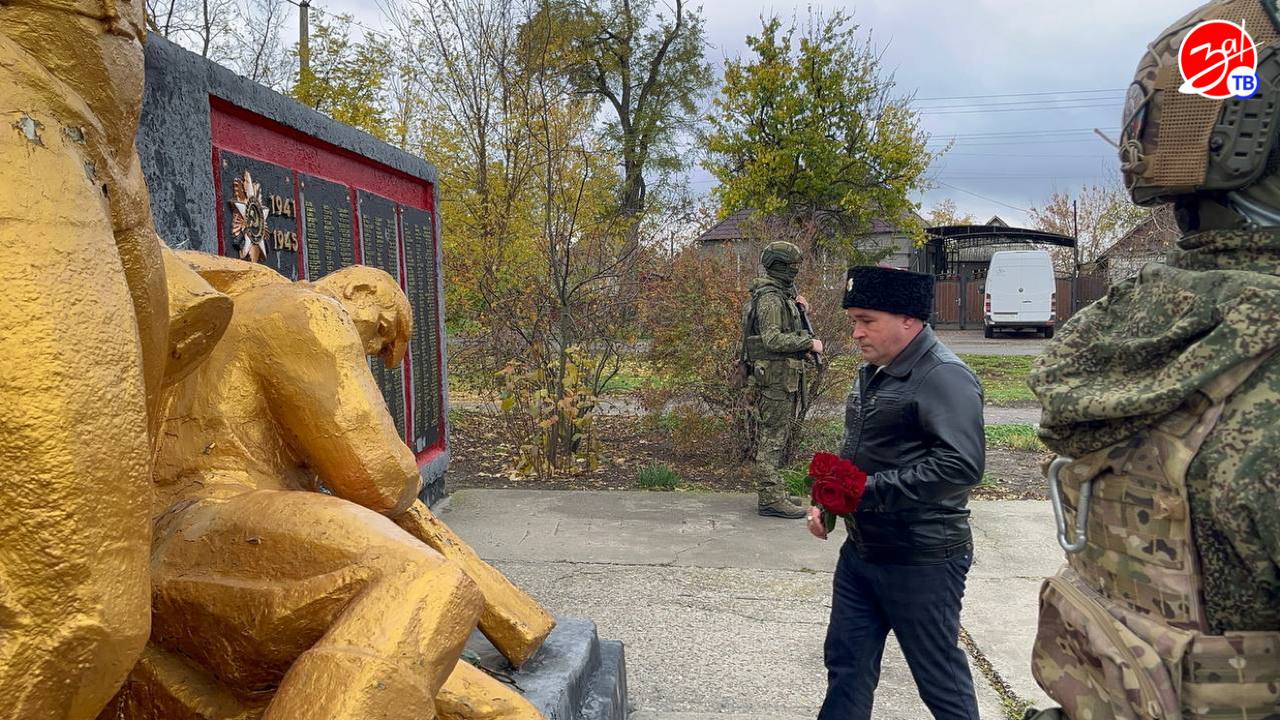 В Каменско-Днепровском округе состоялась церемония подъёма государственного флага ко Дню народного единства В Каменско-Днепровском округе состоялась церемония подъёма государственного флага ко Дню народного единства