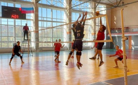 В честь Дня народного единства в Токмаке состоялся настоящий праздник волейбола