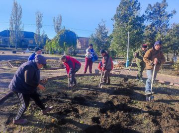 В селе Богдановка активисты «Единой России» провели субботник ко Дню народного единства