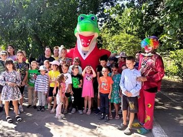 С Днём народного единства., дорогие друзья! Желаю чтить давние традиции и свою историю, желаю не забывать о том, как твой народ прокладывал путь к свободе и счастью, желаю уверенно идти к своим мечтам и победам