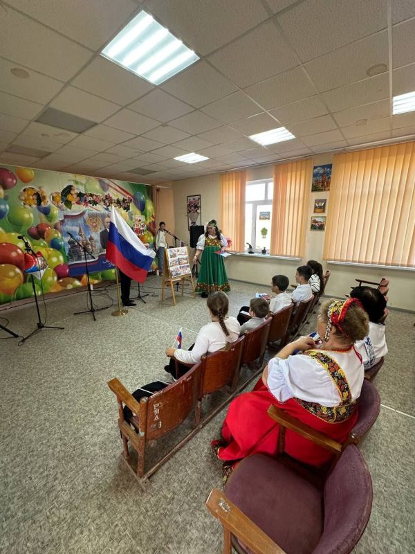 Жители с.Солёное передают поздравления с Днём народного единства! В сельском клубе провели тематическую беседу Жители с.Солёное передают поздравления с Днём народного единства! В сельском клубе провели тематическую беседу