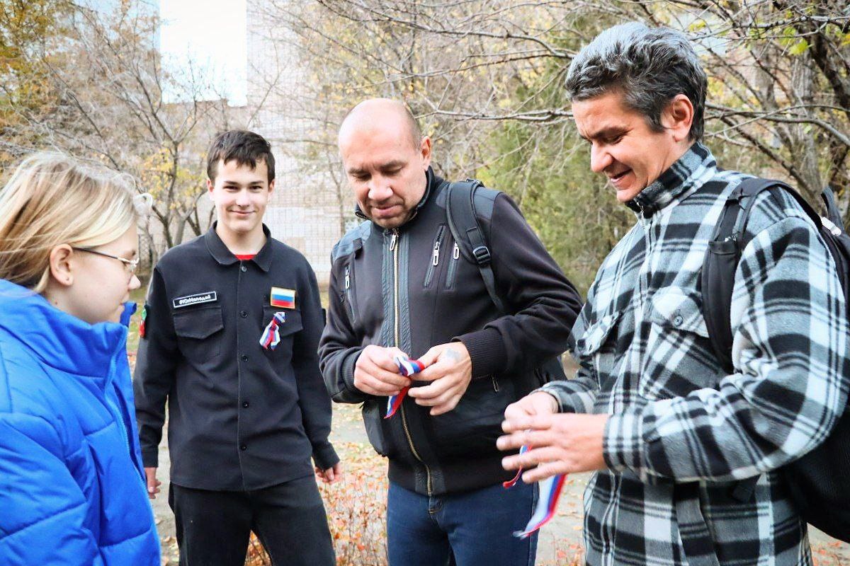 В Энергодаре состоялась акция «Российский триколор»: единство и сплоченность В Энергодаре состоялась акция «Российский триколор»: единство и сплоченность