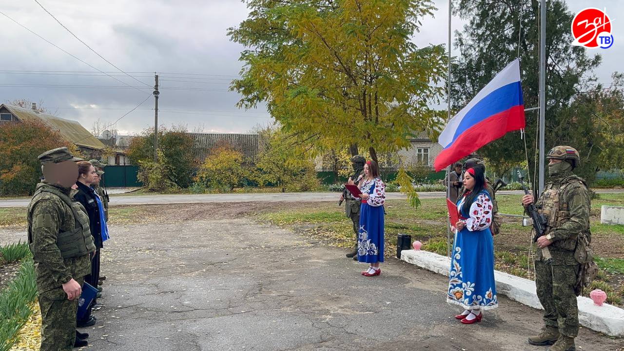 В Каменско-Днепровском округе состоялась церемония подъёма государственного флага ко Дню народного единства В Каменско-Днепровском округе состоялась церемония подъёма государственного флага ко Дню народного единства