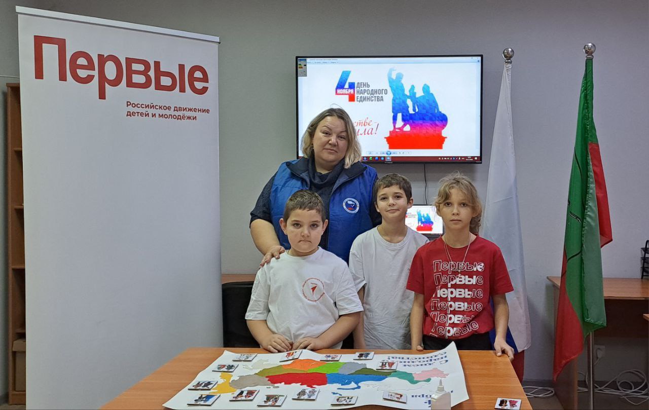 Территориальная избирательная комиссия №15 решила отметить День народного единства по-особенному! Они создали уникальный плакат в технике ниткографии, чтобы наглядно показать, как многого можно достичь, когда мы вместе! Территориальная избирательная комиссия №15 решила отметить День народного единства по-особенному! Они создали уникальный плакат в технике ниткографии, чтобы наглядно показать, как многого можно достичь, когда мы вместе!