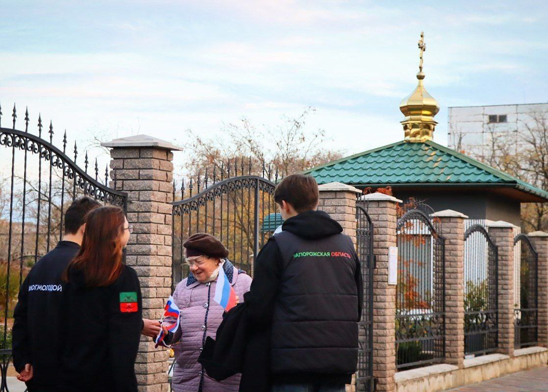 В Энергодаре состоялась акция «Российский триколор»: единство и сплоченность В Энергодаре состоялась акция «Российский триколор»: единство и сплоченность