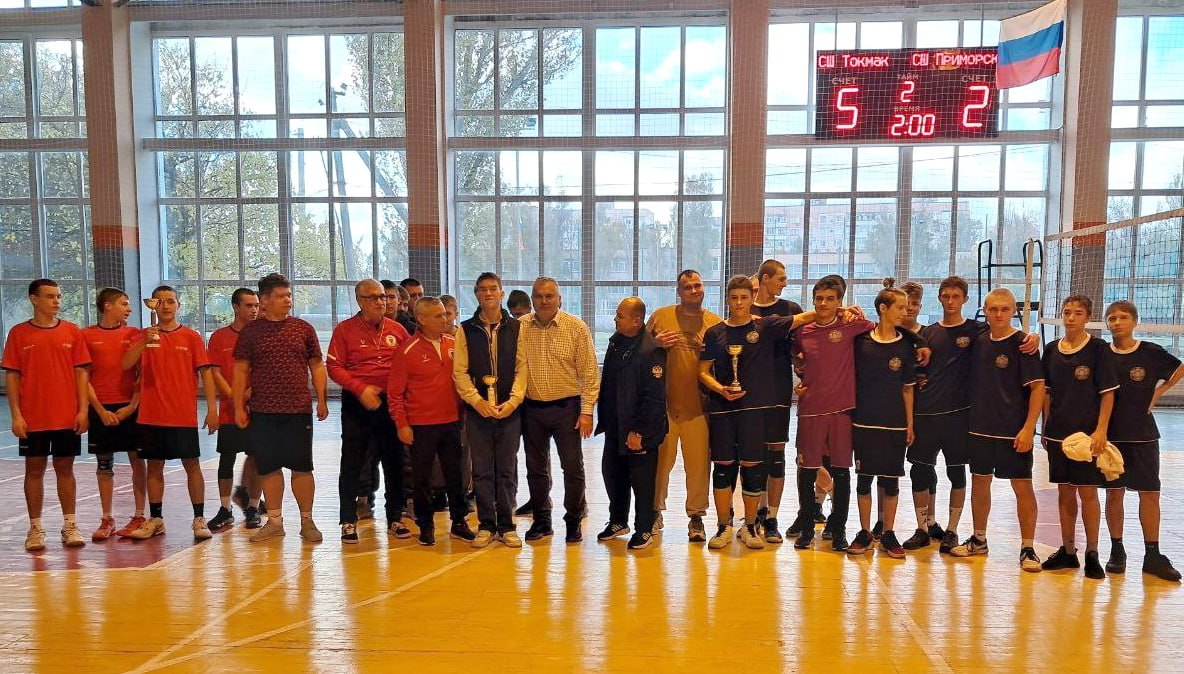В честь Дня народного единства в Токмаке состоялся настоящий праздник волейбола В честь Дня народного единства в Токмаке состоялся настоящий праздник волейбола