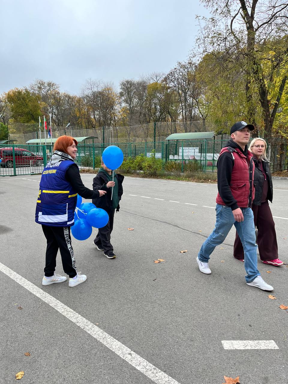 В честь Дня народного единства координатор местного отделения ЛДПР Мелитополя вместе с активистами вышли в городской парк, чтобы поздравить жителей с праздником В честь Дня народного единства координатор местного отделения ЛДПР Мелитополя вместе с активистами вышли в городской парк, чтобы поздравить жителей с праздником