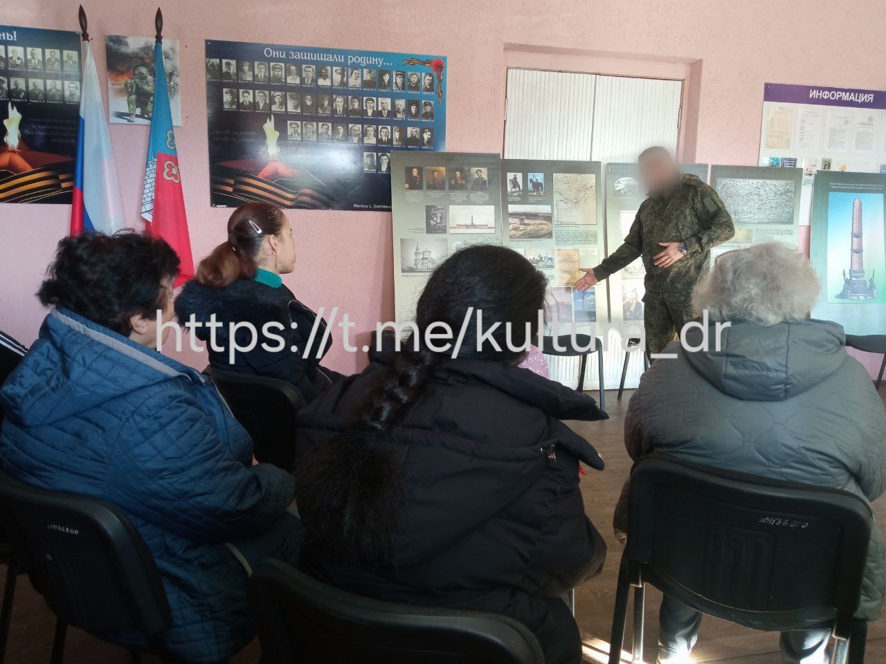 В Златопольском сельском клубе отметили День народного единства патриотической планшетной выставкой "Навеки с Россией"! В Златопольском сельском клубе отметили День народного единства патриотической планшетной выставкой "Навеки с Россией"!