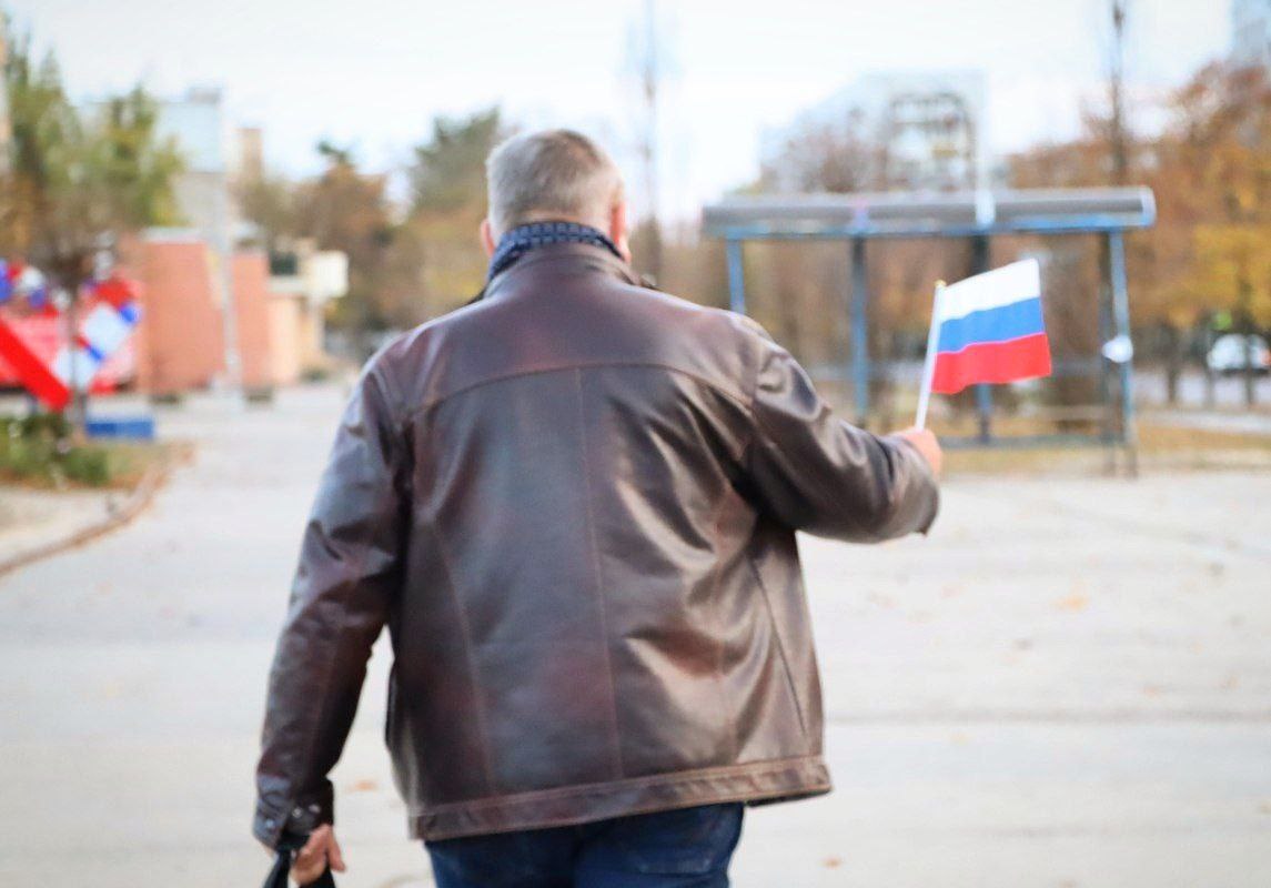 В Энергодаре состоялась акция «Российский триколор»: единство и сплоченность В Энергодаре состоялась акция «Российский триколор»: единство и сплоченность