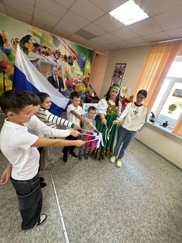 Жители с.Солёное передают поздравления с Днём народного единства! В сельском клубе провели тематическую беседу Жители с.Солёное передают поздравления с Днём народного единства! В сельском клубе провели тематическую беседу